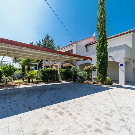 Πανσιόν Mari House Malinska