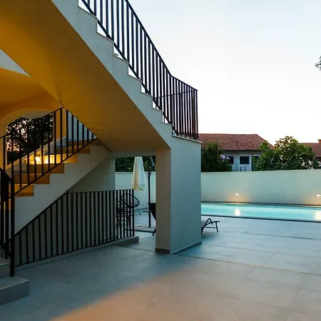 Πανσιόν Mari House *
