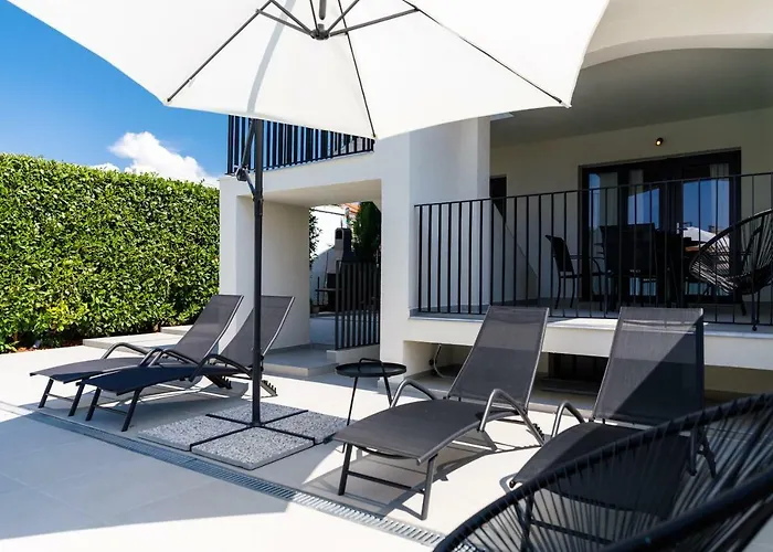 Mari House ゲストハウス 4*