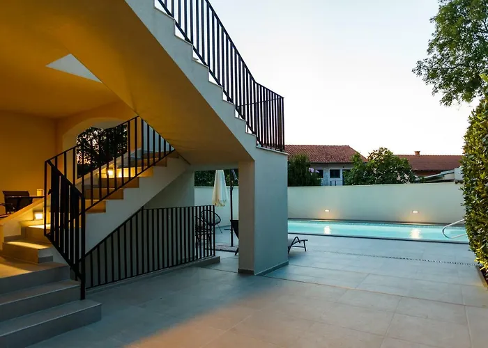 Pensión Mari House 4*